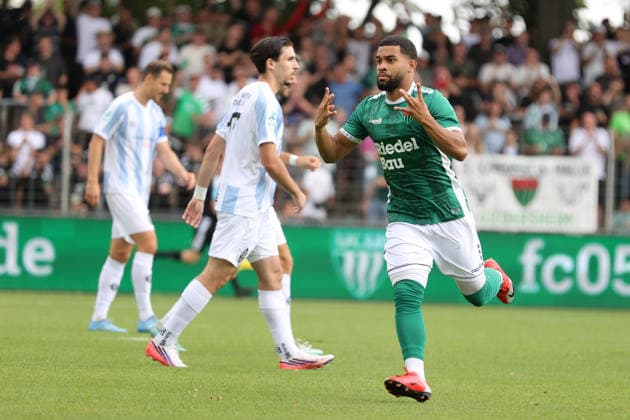01.08.2026, Herren, Fussball, Saison 2026 2027, Regionalliga Bayern, 2. Spieltag: 1. FC Schweinfurt 1905 - TSV 1860 München Torschütze Jason Prodanovic (FC Schweinfurt 05, 17) feiert sein 1:0 Schweinfurt Riedel-Bau-Arena im Sachs-Stadio Bayern Unterfranken Deutschland