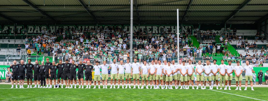 01.08.2026 - SpVgg Greuther Fürth Fuerth - Mannschaftsvorstellung Saisoneröffnung 2026 2027 - - xwoxzix - Mannschaft Team vor Kleeblattfans