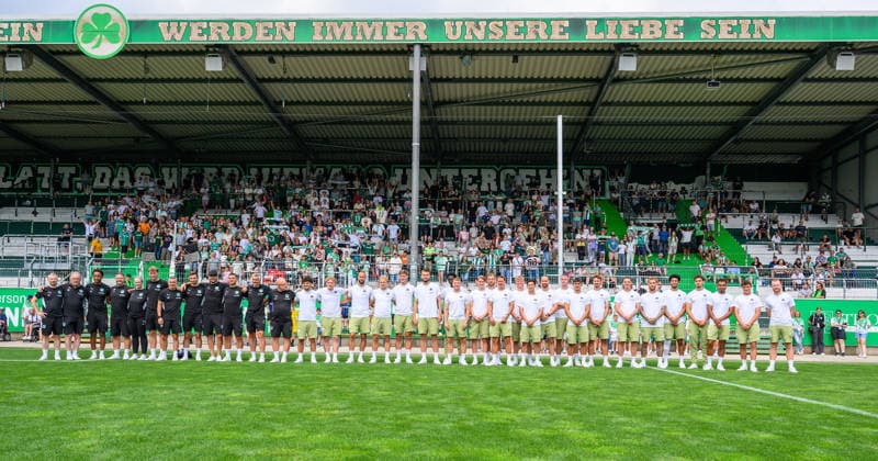 01.08.2026 - SpVgg Greuther Fürth Fuerth - Mannschaftsvorstellung Saisoneröffnung 2026 2027 - - xwoxzix - Mannschaft Team vor Kleeblattfans
