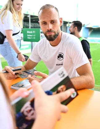 01.08.2026 - SpVgg Greuther Fürth Fuerth - Mannschaftsvorstellung Saisoneröffnung 2026 2027 - - xwoxzix - Autogrammstunde - Christian Ortag (39, SpVgg Greuther Fürth )