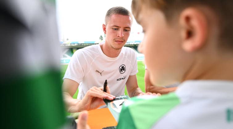 01.08.2026 - SpVgg Greuther Fürth Fuerth - Mannschaftsvorstellung Saisoneröffnung 2026 2027 - - xwoxzix - Autogrammstunde - Brynjar Ingi Bjarnason (25, SpVgg Greuther Fürth )