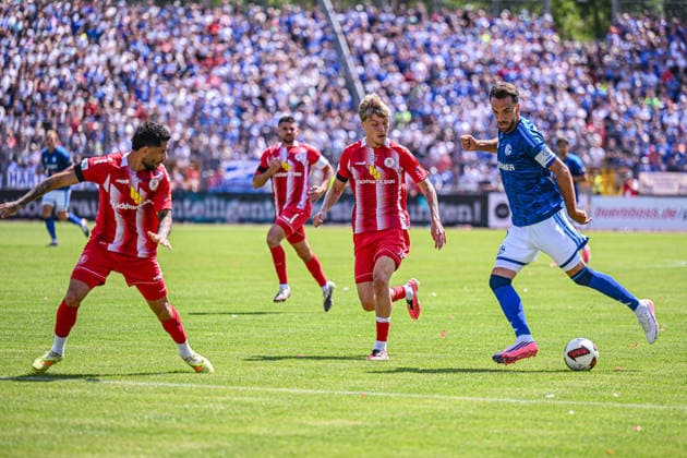 01.08.2026, Fussball, Saison 2026 2027, Testspiel, KSV Hessen Kassel - FC Schalke 04,Kenan Karaman (FC Schalke 04) xRHR-FOTO YYx Copyright: KROEGER RHR-FOTOx RHR-FOTO YY