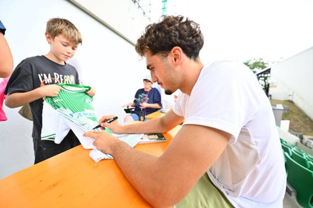 01.08.2026 - SpVgg Greuther Fürth Fuerth - Mannschaftsvorstellung Saisoneröffnung 2026 2027 - - xwoxzix - Autogrammstunde - Maxim Dal (5, SpVgg Greuther Fürth )