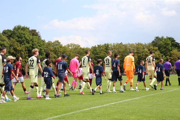01.08.2026, xrekx, Fussball Testspiel, FC Metz - 1.FC Kaiserslautern v.l. Einlauf der Teams Jacob Rasmussen (1.FC Kaiserslautern) (DFL DFB REGULATIONS PROHIBIT ANY USE OF PHOTOGRAPHS as IMAGE SEQUENCES and or QUASI-VIDEO) Metz