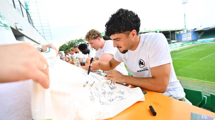 01.08.2026 - SpVgg Greuther Fürth Fuerth - Mannschaftsvorstellung Saisoneröffnung 2026 2027 - - xwoxzix - Autogrammstunde - Mehmet Avlayici (44, SpVgg Greuther Fürth )