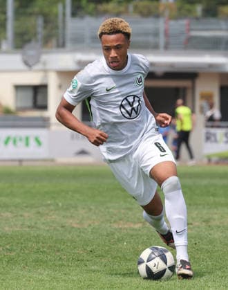 Freiberg , Fußball U19 DFB Pokal Junioren SGV Heilbronn-Freiberg vs. VfL Wolfsburg , Dinaylo Furtado Brito ( Wolfs )