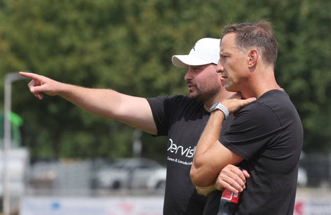Freiberg , Fußball U19 DFB Pokal Junioren SGV Heilbronn-Freiberg vs. VfL Wolfsburg , von links: Ihsan BBasaran Ramon Gehrmann ( SGV )