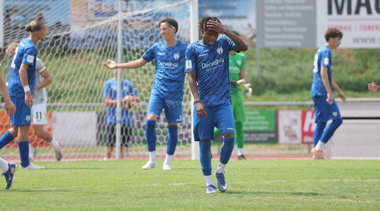 Freiberg , Fußball U19 DFB Pokal Junioren SGV Heilbronn-Freiberg vs. VfL Wolfsburg , mitte: Felix Paulino Valdez ( SGV )