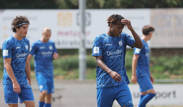 Freiberg , Fußball U19 DFB Pokal Junioren SGV Heilbronn-Freiberg vs. VfL Wolfsburg , rechts : Felix Paulino Valdez ( SGV )