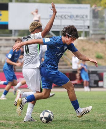 Freiberg , Fußball U19 DFB Pokal Junioren SGV Heilbronn-Freiberg vs. VfL Wolfsburg , rechts: Ilias Belca ( SGV )