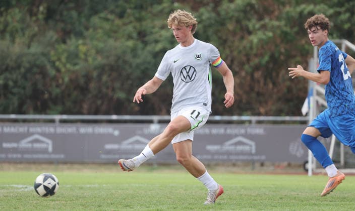 Freiberg , Fußball U19 DFB Pokal Junioren SGV Heilbronn-Freiberg vs. VfL Wolfsburg , Carl-Anton Sticherling ( Wolfs )