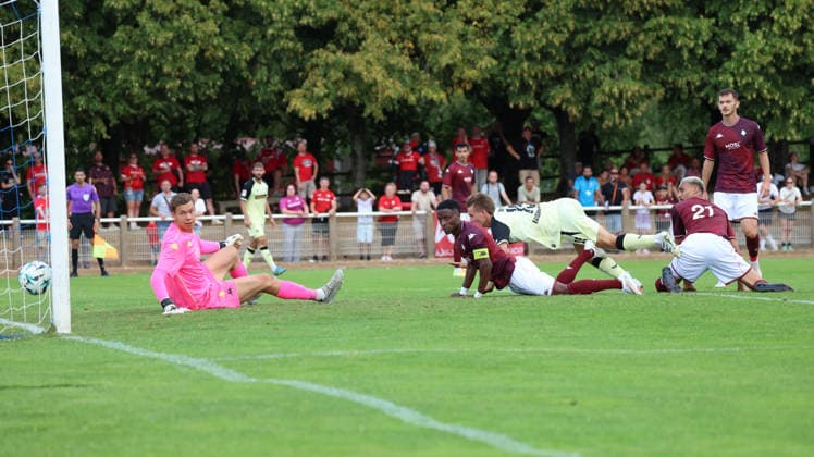 01.08.2026, xrekx, Fussball Testspiel, FC Metz - 1.FC Kaiserslautern v.l. Torschuss zum 0:1 durch Naatan Skyttä Skyttae (1.FC Kaiserslautern) (DFL DFB REGULATIONS PROHIBIT ANY USE OF PHOTOGRAPHS as IMAGE SEQUENCES and or QUASI-VIDEO) Metz