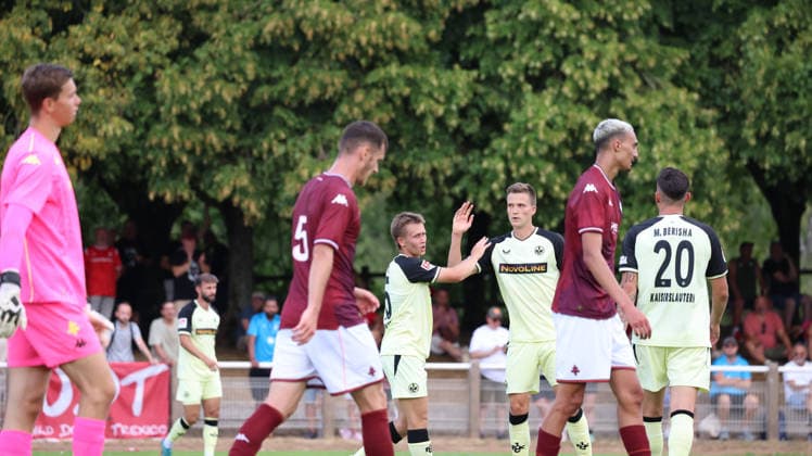 01.08.2026, xrekx, Fussball Testspiel, FC Metz - 1.FC Kaiserslautern v.l. Torjubel nach dem Tor zum celebrating the goal celebrate 0:1 durch Naatan Skyttä Skyttae (1.FC Kaiserslautern) mit Fabian Kunze (1.FC Kaiserslautern) (DFL DFB REGULATIONS PROHIBIT ANY USE OF PHOTOGRAPHS as IMAGE SEQUENCES and or QUASI-VIDEO) Metz