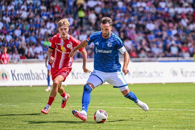 01.08.2026, Fussball, Saison 2026 2027, Testspiel, KSV Hessen Kassel - FC Schalke 04, Kenan Karaman (FC Schalke 04) erzielt das Tor zum 0:1, xRHR-FOTO YYx Copyright: KROEGER RHR-FOTOx RHR-FOTO YY