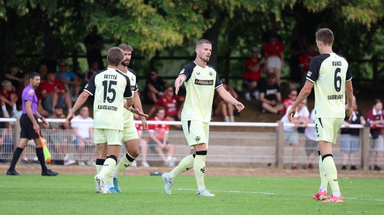 01.08.2026, xrekx, Fussball Testspiel, FC Metz - 1.FC Kaiserslautern v.l. Torjubel nach dem Tor zum celebrating the goal celebrate 0:1 durch Naatan Skyttä Skyttae (1.FC Kaiserslautern) Jan Elvedi (1.FC Kaiserslautern) Fabian Kunze (1.FC Kaiserslautern) (DFL DFB REGULATIONS PROHIBIT ANY USE OF PHOTOGRAPHS as IMAGE SEQUENCES and or QUASI-VIDEO) Metz
