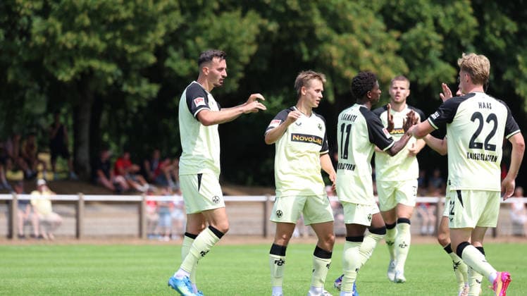 01.08.2026, xrekx, Fussball Testspiel, FC Metz - 1.FC Kaiserslautern v.l. Torjubel nach dem Tor zum celebrating the goal celebrate 0:2 durch Mergim Berisha (1.FC Kaiserslautern) (DFL DFB REGULATIONS PROHIBIT ANY USE OF PHOTOGRAPHS as IMAGE SEQUENCES and or QUASI-VIDEO) Metz