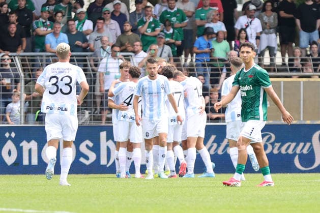 01.08.2026, Herren, Fussball, Saison 2026 2027, Regionalliga Bayern, 2. Spieltag: 1. FC Schweinfurt 1905 - TSV 1860 München Jubel beim TSV 1860 München nach dem 1:1-Ausgleich Schweinfurt Riedel-Bau-Arena im Sachs-Stadio Bayern Unterfranken Deutschland