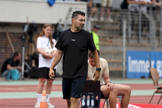 01.08.2026, Herren, Fussball, Saison 2026 2027, Regionalliga Bayern, 2. Spieltag: 1. FC Schweinfurt 1905 - TSV 1860 Muenchen Alper Kayabunar (Cheftrainer, TSV 1860 München) Schweinfurt Sachs-Stadion Bayern Deutschland