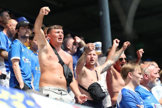 2026.08.01 Darmstadt, Testpiel SV Darmstadt 98 - FC Portsmouth v.l. FC Portsmouth Fans Copyright: HMBxMedia JoaquimxFerreira