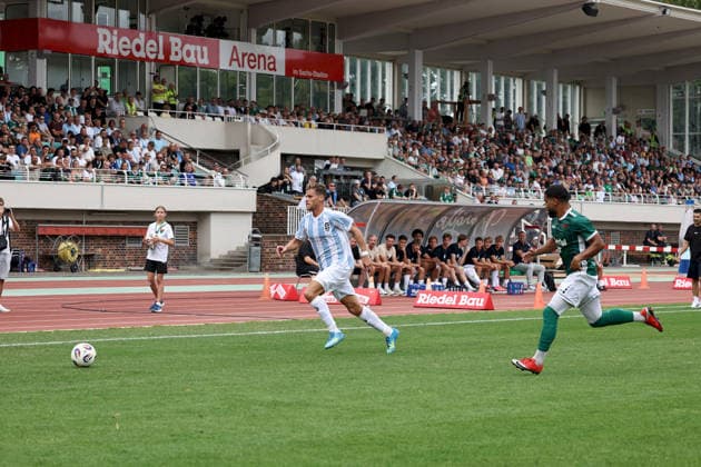 01.08.2026, Herren, Fussball, Saison 2026 2027, Regionalliga Bayern, 2. Spieltag: 1. FC Schweinfurt 1905 - TSV 1860 Muenchen Florian Niederlechner ( 7, TSV 1860 München) und Jason Prodanovic ( 17, 1. FC Schweinfurt 1905) Schweinfurt Sachs-Stadion Bayern Deutschland