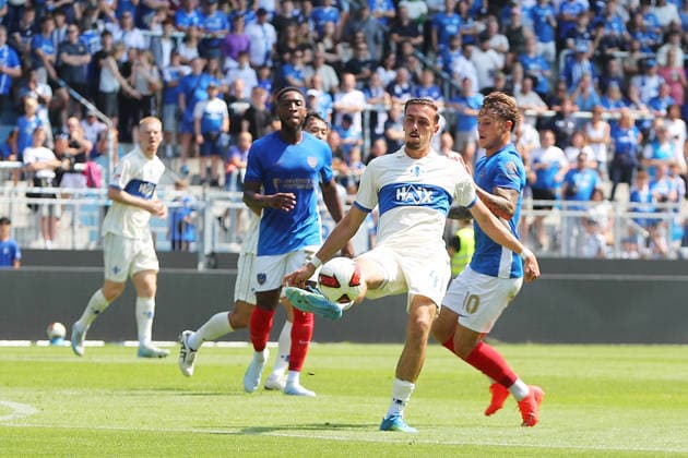 01.08.2026, xtvx, Fussball Testspiel, SV Darmstadt 98 - FC Portsmouth v.l. Zweikampf, Duell, duel, tackle, compete Lance Duijevstijn (SV Darmstadt 98) Adrian Segecic (FC Portsmouth) (DFL DFB REGULATIONS PROHIBIT ANY USE OF PHOTOGRAPHS as IMAGE SEQUENCES and or QUASI-VIDEO) Darmstadt