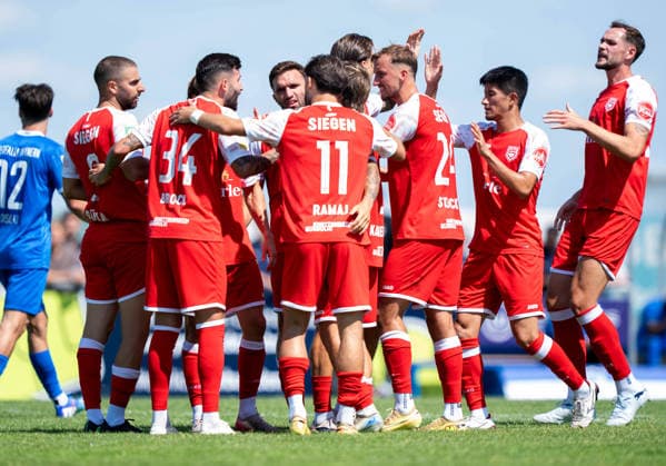 Fußball Regionalliga Staffel West 1. Spieltag SV Westfalia Rhynern - Sportfreunde Siegen am 01.08.2026 im Kümpel + Hellmeister Arena im Westfalia Sportpark in Hamm-Rhynern Torjubel zum 1:1 durch Serhat-Semih Gueler ( Siegen )