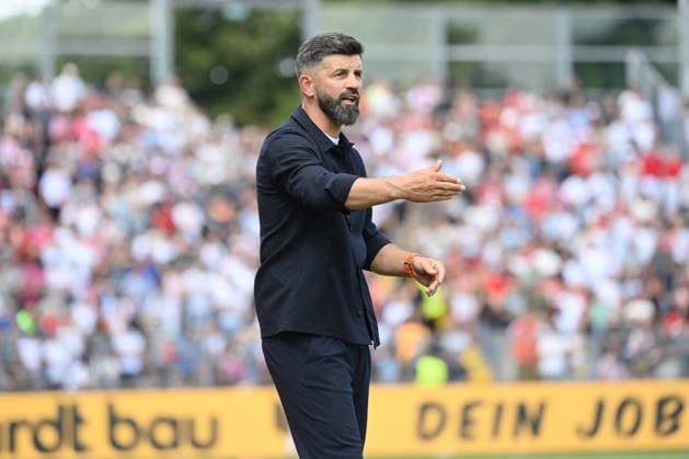 Trainer Miron Muslic (FC Schalke 04) 01.08.2026, Fussball, Saison 2026 2027, Testspiel, KSV Hessen Kassel - FC Schalke 04 Kassel Auestadion Deutschland