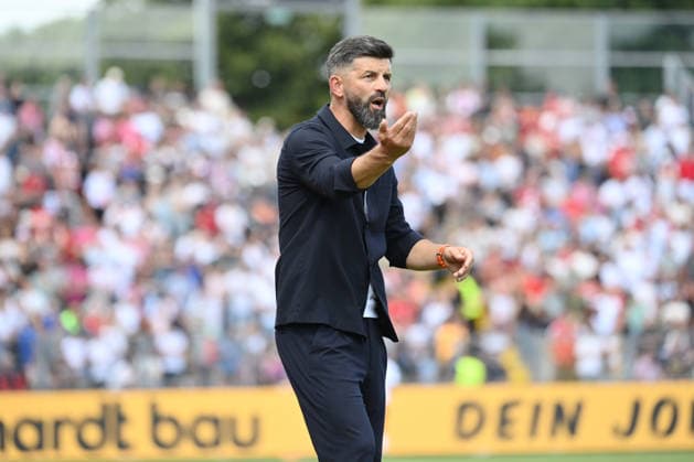 Trainer Miron Muslic (FC Schalke 04) 01.08.2026, Fussball, Saison 2026 2027, Testspiel, KSV Hessen Kassel - FC Schalke 04 Kassel Auestadion Deutschland