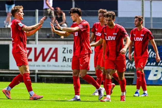 01.08.2026, GER, Fußball, Herren, RL Bayern, Saison 2026 2027, FC Memmingen vs SpVgg Ansbach Torjubel nach Tor zum 1:1, Torschütze Uros Micic (Memmingen, 11) in der Bildmitte Memmingen e-con ArenaPark Bayern Deutschland Copyright: xNordphotox xHafnerx