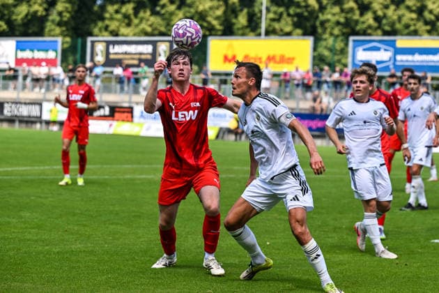 01.08.2026, GER, Fußball, Herren, RL Bayern, Saison 2026 2027, FC Memmingen vs SpVgg Ansbach Timo Schmidt (Memmingen, 4), Tobias Dietrich (Ansbach, 6) Memmingen e-con ArenaPark Bayern Deutschland Copyright: xNordphotox xHafnerx