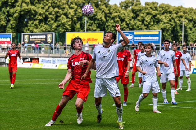 01.08.2026, GER, Fußball, Herren, RL Bayern, Saison 2026 2027, FC Memmingen vs SpVgg Ansbach Timo Schmidt (Memmingen, 4), Tobias Dietrich (Ansbach, 6) Memmingen e-con ArenaPark Bayern Deutschland Copyright: xNordphotox xHafnerx
