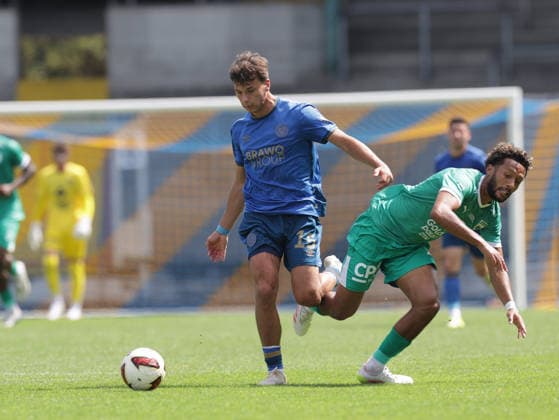 Max Marie (Eintracht Braunschweig) im Duell mit Beka (La Louviere) Fussball, Herren, Saison 2026 2027 2.BL, Eintracht Stadion, Eintracht Braunschweig gegen RAAL La Louviere, Saisonvorbereitung, Testspiel, 0-0 DFL REGULATIONS PROHIBIT ANY USE OF PHOTOGRAPHS AS IMAGE SEQUENCES AND OR QUASI-VIDEO.