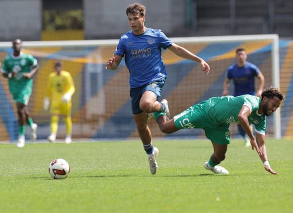 Max Marie (Eintracht Braunschweig) im Duell mit Beka (La Louviere) Fussball, Herren, Saison 2026 2027 2.BL, Eintracht Stadion, Eintracht Braunschweig gegen RAAL La Louviere, Saisonvorbereitung, Testspiel, 0-0 DFL REGULATIONS PROHIBIT ANY USE OF PHOTOGRAPHS AS IMAGE SEQUENCES AND OR QUASI-VIDEO.