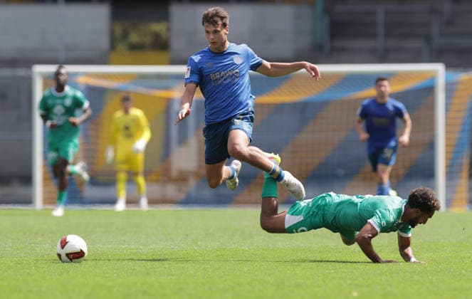 Max Marie (Eintracht Braunschweig) im Duell mit Beka (La Louviere) Fussball, Herren, Saison 2026 2027 2.BL, Eintracht Stadion, Eintracht Braunschweig gegen RAAL La Louviere, Saisonvorbereitung, Testspiel, 0-0 DFL REGULATIONS PROHIBIT ANY USE OF PHOTOGRAPHS AS IMAGE SEQUENCES AND OR QUASI-VIDEO.