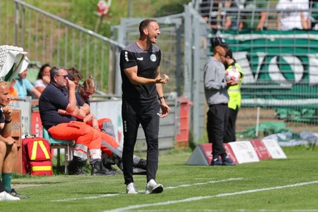 01.08.26, GER, Regionalliga Nord, Fussball, 1. Spieltag, Saison 2026 2027, Dietmar-Scholze-Stadion an der Lohmuehle, VfB Luebeck vs SC Weiche Flensburg Coachingzone Seitenlinie Trainerbereich Technische Zone. Trainer Kevin Rodewald (VfB Luebeck) Foto nordphoto GmbH Tauchnitz Luebeck Dietmar-Scholze-Stadion an der Lohmuehle SH Germany Copyright: xnordphotoxGmbHx xTauchnitzx