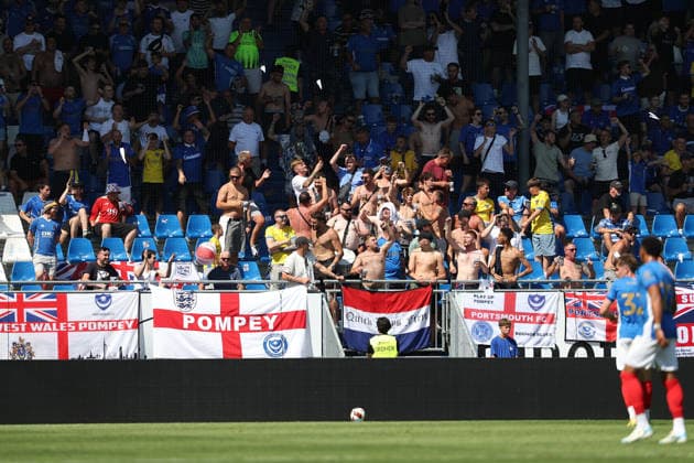 2026.08.01 Darmstadt, Testpiel SV Darmstadt 98 - FC Portsmouth v.l. FC Portsmouth Fans Copyright: HMBxMedia JoaquimxFerreira
