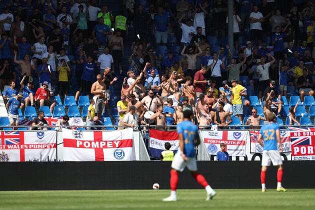 2026.08.01 Darmstadt, Testpiel SV Darmstadt 98 - FC Portsmouth v.l. FC Portsmouth Fans Copyright: HMBxMedia JoaquimxFerreira