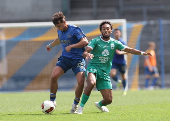 Max Marie (Eintracht Braunschweig) im Duell mit Beka (La Louviere) Fussball, Herren, Saison 2026 2027 2.BL, Eintracht Stadion, Eintracht Braunschweig gegen RAAL La Louviere, Saisonvorbereitung, Testspiel, 0-0 DFL REGULATIONS PROHIBIT ANY USE OF PHOTOGRAPHS AS IMAGE SEQUENCES AND OR QUASI-VIDEO.