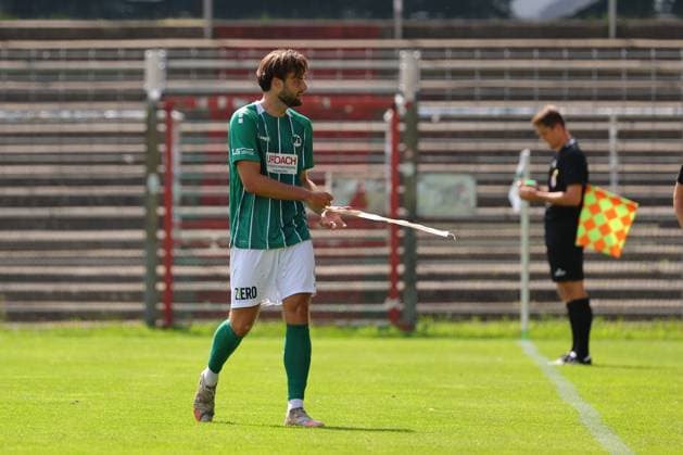 01.08.26, GER, Regionalliga Nord, Fussball, 1. Spieltag, Saison 2026 2027, Dietmar-Scholze-Stadion an der Lohmuehle, VfB Luebeck vs SC Weiche Flensburg Maximilian Schütt Maximilian Schuett (VfB Luebeck 23) muss nach Roter Karte den Platz verlassen Foto nordphoto GmbH Tauchnitz Luebeck Dietmar-Scholze-Stadion an der Lohmuehle SH Germany Copyright: xnordphotoxGmbHx xTauchnitzx
