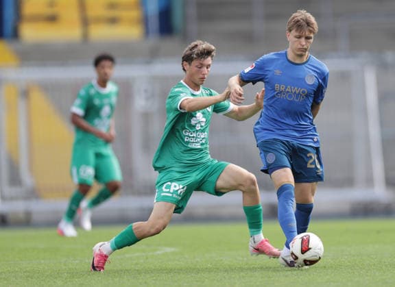 Tristan Wagner (Eintracht Braunschweig) im Duell mit Quentin Benaets (La Louviere) Fussball, Herren, Saison 2026 2027 2.BL, Eintracht Stadion, Eintracht Braunschweig gegen RAAL La Louviere, Saisonvorbereitung, Testspiel, 0-0 DFL REGULATIONS PROHIBIT ANY USE OF PHOTOGRAPHS AS IMAGE SEQUENCES AND OR QUASI-VIDEO.