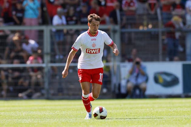 Fußball Testspiel Bayer 04 Leverkusen - Rot-Weiss Essen am 01.08.2026 im Ulrich-Haberland-Stadion in Ulrich-Haberland-Stadion Noah Pesch ( Rot-Weiss Essen )