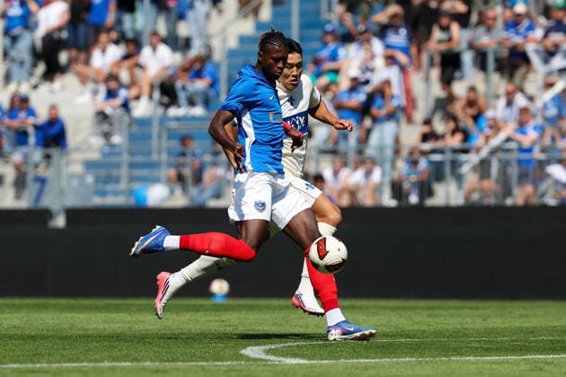 2026.08.01 Darmstadt, Testpiel SV Darmstadt 98 - FC Portsmouth v.l. Dia Madiodio (Norwich City FC), Hojae Lee (SV Darmstadt 98) battles for the Ball Copyright: HMBxMedia JoaquimxFerreira