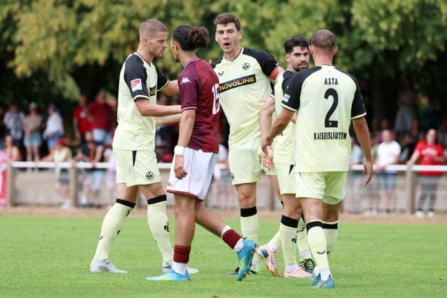 01.08.2026, xrekx, Fussball Testspiel, FC Metz - 1.FC Kaiserslautern v.l. Jan Elvedi (1.FC Kaiserslautern) Jacob Rasmussen (1.FC Kaiserslautern) Torjubel nach dem Tor zum celebrating the goal celebrate 0:3 durch Semih Sahin (1.FC Kaiserslautern) (DFL DFB REGULATIONS PROHIBIT ANY USE OF PHOTOGRAPHS as IMAGE SEQUENCES and or QUASI-VIDEO) Metz