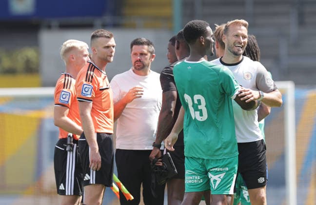 Marc Pfitzner nach Abpfiff mit La Louviers ex Braunschweiger Patrick Nkoa Fussball, Herren, Saison 2026 2027 2.BL, Eintracht Stadion, Eintracht Braunschweig gegen RAAL La Louviere, Saisonvorbereitung, Testspiel, 0-0 DFL REGULATIONS PROHIBIT ANY USE OF PHOTOGRAPHS AS IMAGE SEQUENCES AND OR QUASI-VIDEO.