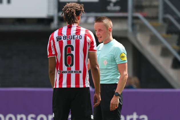 2026-08-01 Sparta Rotterdam v MSV Duisburg - Pre Season Friendly ROTTERDAM, NETHERLANDS - AUGUST 1: Referee Niels Boel in discussion with Alwande Roaldsoy of Sparta Rotterdam during the Pre Season Friendly match between Sparta Rotterdam and MSV Duisburg at Sparta-stadion Het Kasteel on August 1, 2026 in Rotterdam, Netherlands. Rotterdam Sparta-stadion Het Kasteel Netherlands Content not available for redistribution in The Netherlands directly or indirectly through any third parties. Copyright: xHansxvanxderxValkx