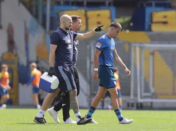 Verletzung Andi Hoti (Eintracht Braunschweig) Fussball, Herren, Saison 2026 2027 2.BL, Eintracht Stadion, Eintracht Braunschweig gegen RAAL La Louviere, Saisonvorbereitung, Testspiel, 0-0 DFL REGULATIONS PROHIBIT ANY USE OF PHOTOGRAPHS AS IMAGE SEQUENCES AND OR QUASI-VIDEO.