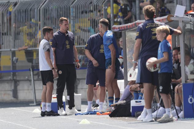 Verletzung Andi Hoti (Eintracht Braunschweig) Fussball, Herren, Saison 2026 2027 2.BL, Eintracht Stadion, Eintracht Braunschweig gegen RAAL La Louviere, Saisonvorbereitung, Testspiel, 0-0 DFL REGULATIONS PROHIBIT ANY USE OF PHOTOGRAPHS AS IMAGE SEQUENCES AND OR QUASI-VIDEO.