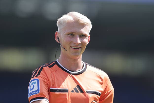 Schiedsrichter Luca Sambill (Luebeck) Fussball, Herren, Saison 2026 2027 2.BL, Eintracht Stadion, Eintracht Braunschweig gegen RAAL La Louviere, Saisonvorbereitung, Testspiel, 0-0 DFL REGULATIONS PROHIBIT ANY USE OF PHOTOGRAPHS AS IMAGE SEQUENCES AND OR QUASI-VIDEO.