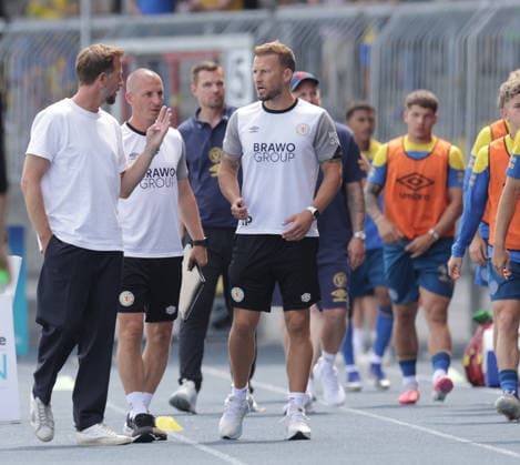Cheftrainer Lars Kornetka (Eintracht Braunschweig) und sein Team Fussball, Herren, Saison 2026 2027 2.BL, Eintracht Stadion, Eintracht Braunschweig gegen RAAL La Louviere, Saisonvorbereitung, Testspiel, 0-0 DFL REGULATIONS PROHIBIT ANY USE OF PHOTOGRAPHS AS IMAGE SEQUENCES AND OR QUASI-VIDEO.