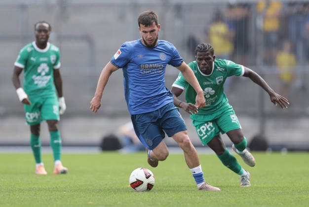 v.l., Mehmet Aydin (Eintracht Braunschweig), Nachon Nsingi (La Louviere) Fussball, Herren, Saison 2026 2027 2.BL, Eintracht Stadion, Eintracht Braunschweig gegen RAAL La Louviere, Saisonvorbereitung, Testspiel, 0-0 DFL REGULATIONS PROHIBIT ANY USE OF PHOTOGRAPHS AS IMAGE SEQUENCES AND OR QUASI-VIDEO.